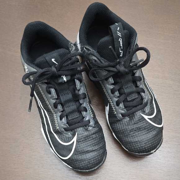 NIKE Boys 2 Youth Black and White Football Cleats Vapor Edge Shark - Picture 1 of 7